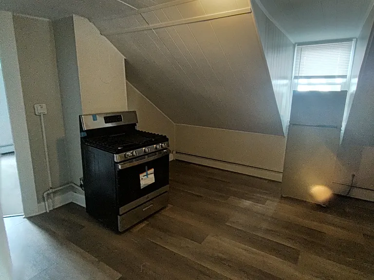 196 Dean St #3 — Photo 6
