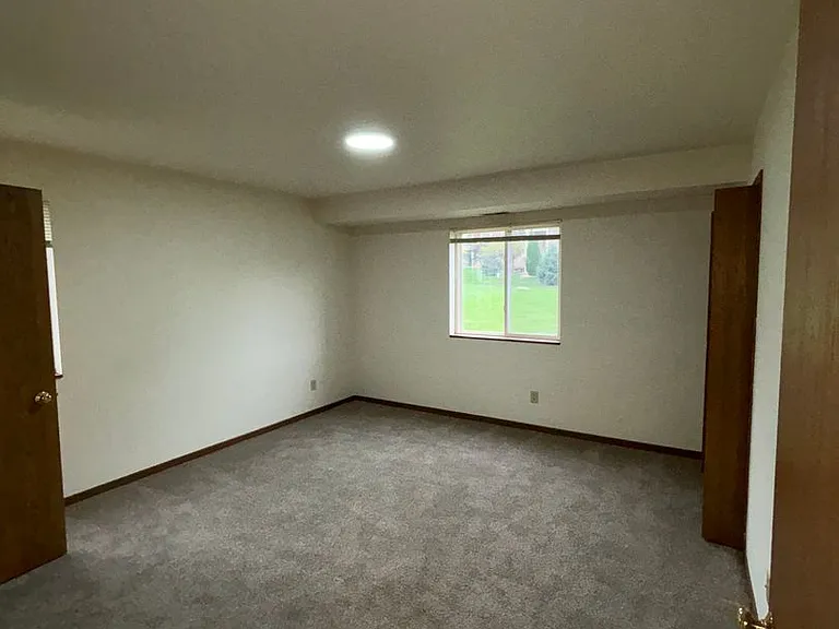 2000-2007 Continental Ln — Photo 8