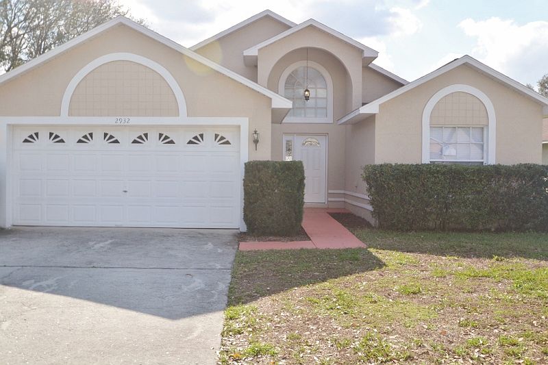 1st image of 2932 Twin Oaks Dr