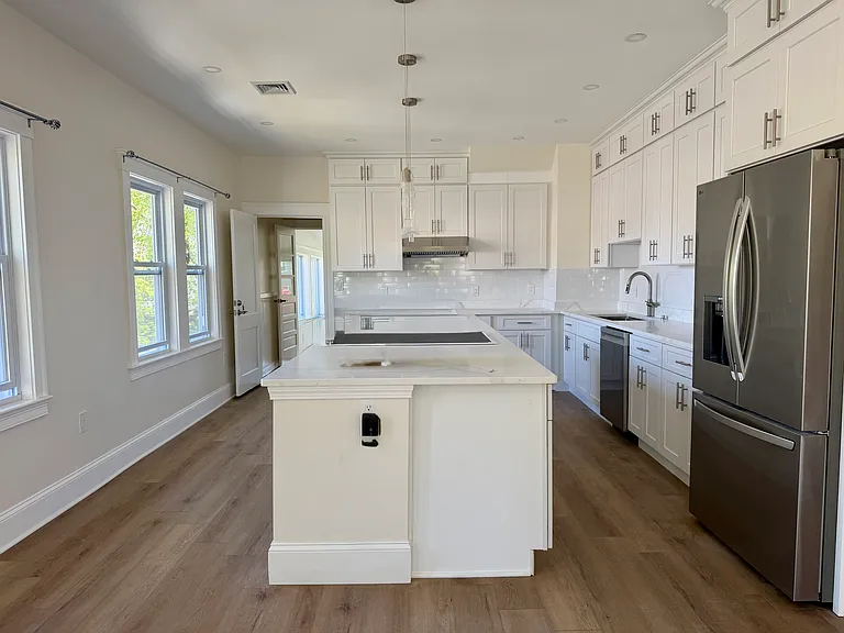 12 Florence Ave #2 — Photo 5