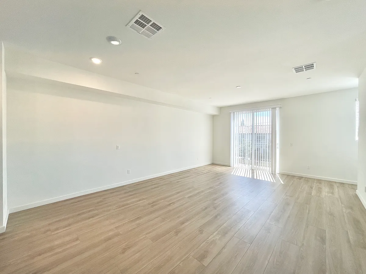Building Photo - 9319 E Heaney Cir