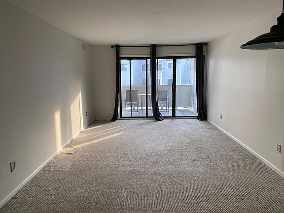 3rd image of 35 Rowayton Woods Dr Unit 35