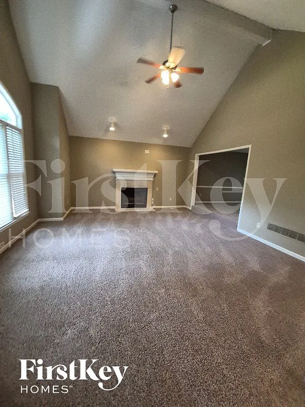 4 bed, 3.0 bath, 2702 sqft, $2,580 — Photo 2