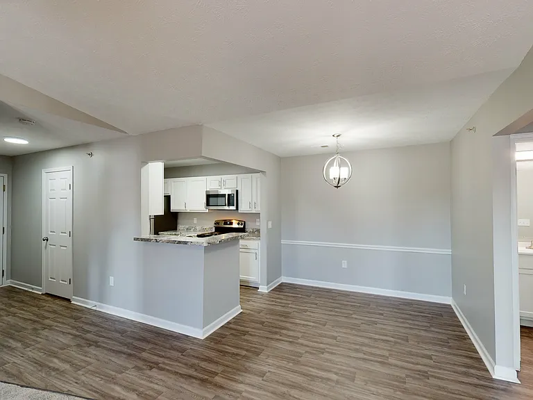 Burlington Oaks Apartments — Photo 16