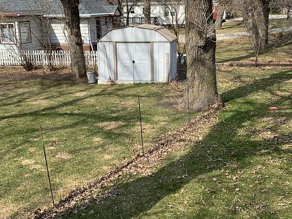 3rd image of 2472 Albion Ave