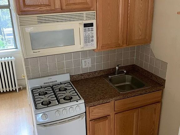5th image of 313 S 18th St APT 1FS