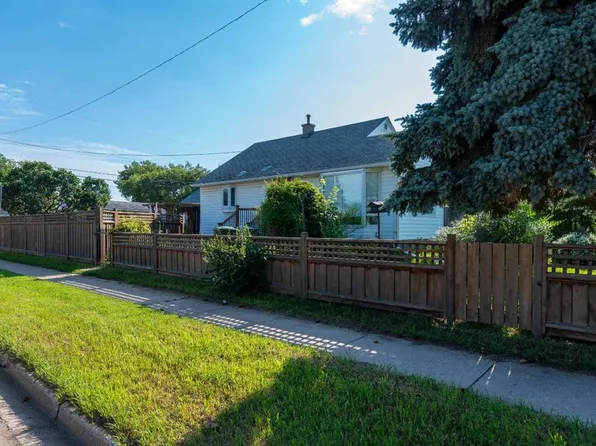 5101 E 55th St, Lloydminster, AB T9V 0S8