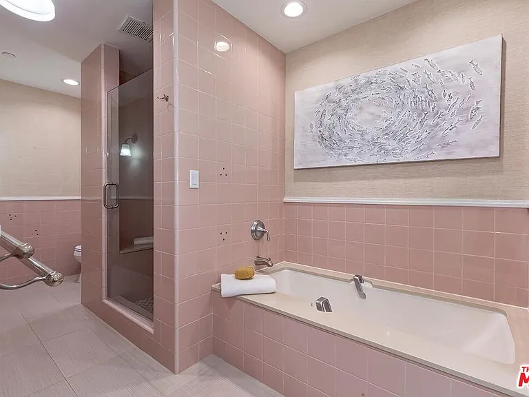 10350 Wilshire Blvd #1102 — Photo 26