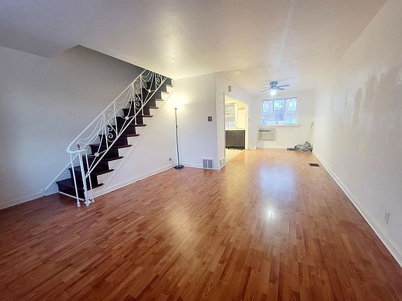 3rd image of 7241 Oakland St