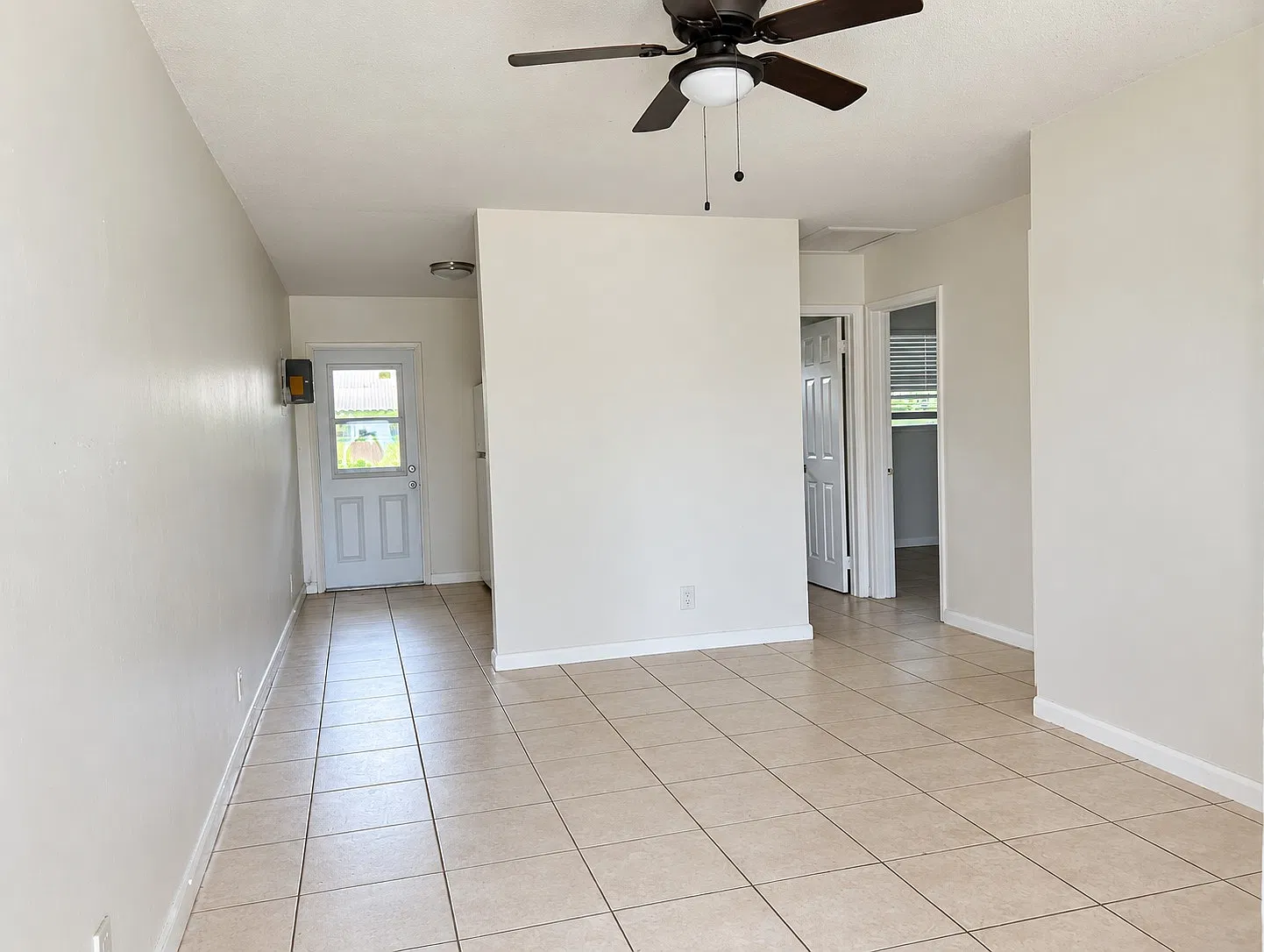 2 bed, 690 sqft, $1,990 — Photo 3