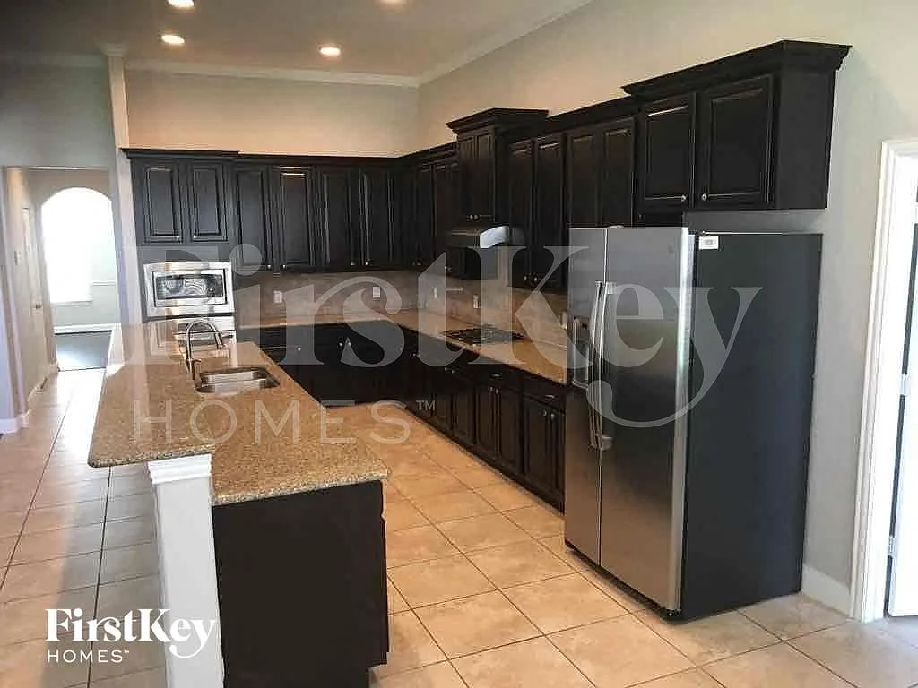 4 bed, 3.5 bath, 3494 sqft, $2,665 — Photo 2