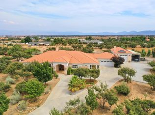10234 Clover Dr, Oak Hills, CA 92344