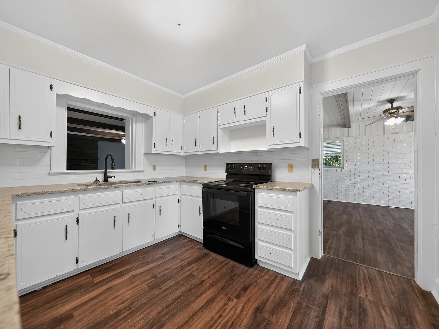 3 bed, 3726 sqft, $2,200 — Photo 4