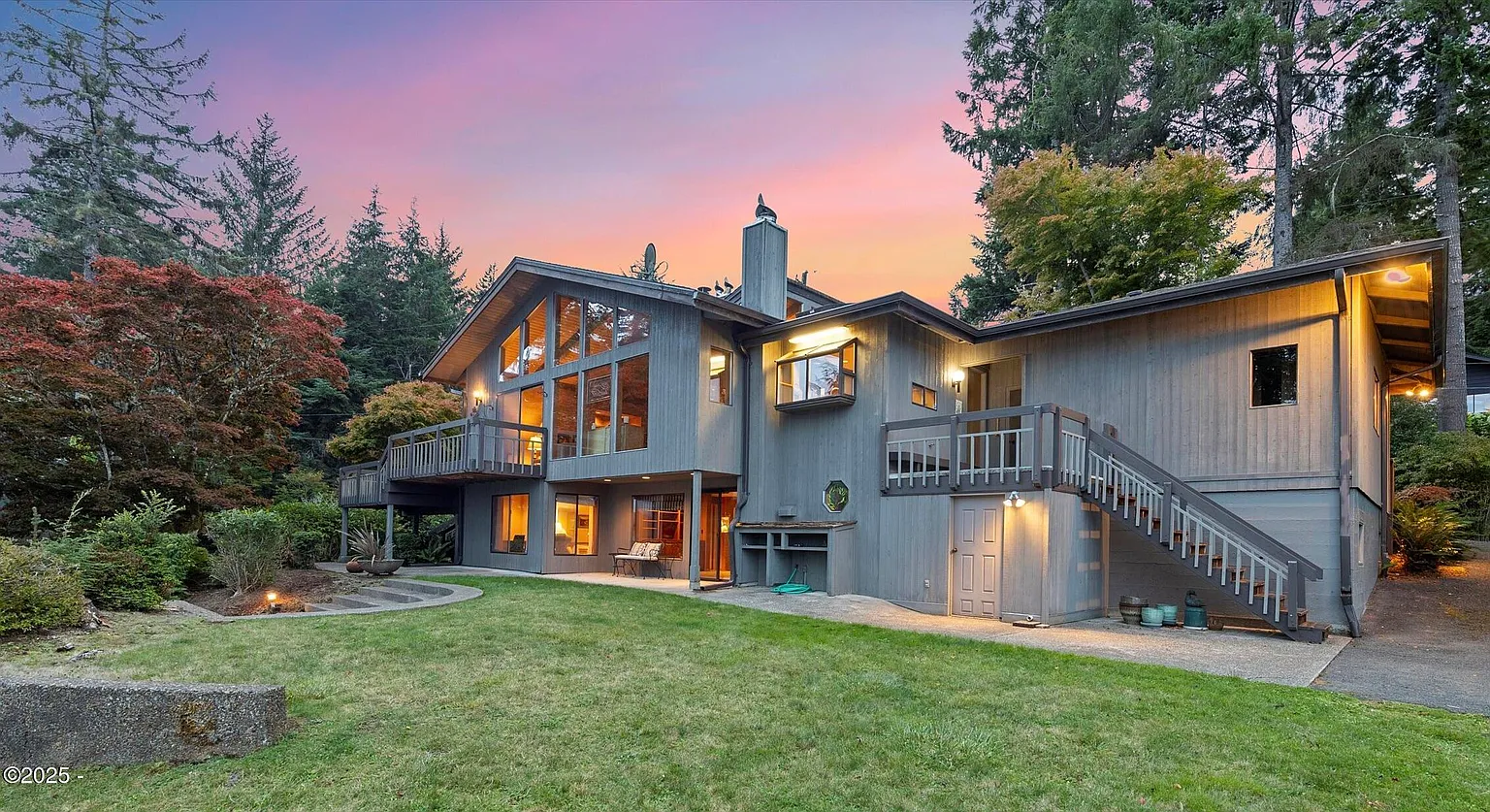 2132 NE Lake Dr photo 1