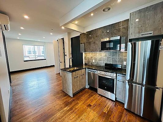 1st image of 328 Irving Ave #2