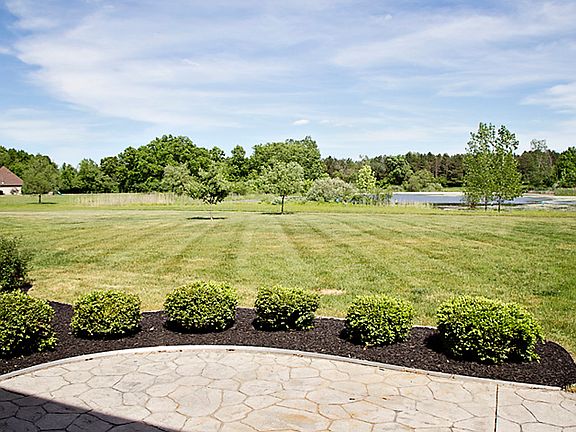 4th image of 8451 Forest Glen Dr