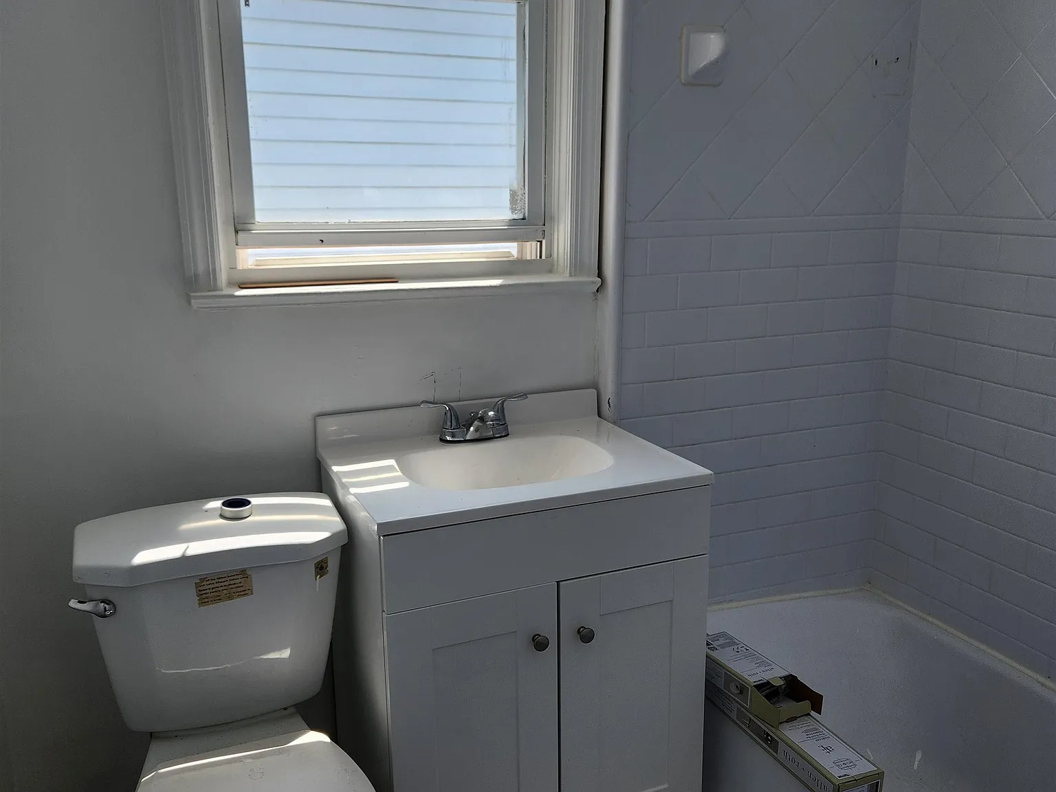 2 bed, 1.0 bath, 1000 sqft, $2,000 — Photo 4