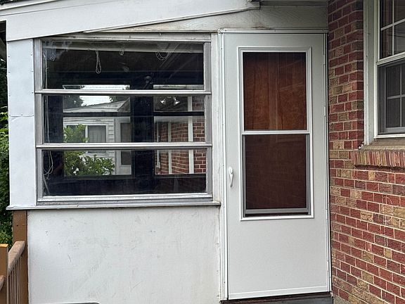 5th image of 242 Royce Dr
