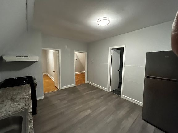 4th image of 44 Hawkins St Floor 3
