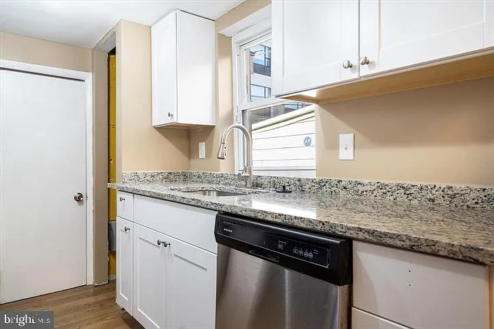 424 S Eden St — Photo 6