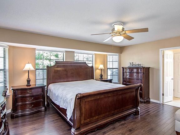 4th image of 7640 Le Grande Dr