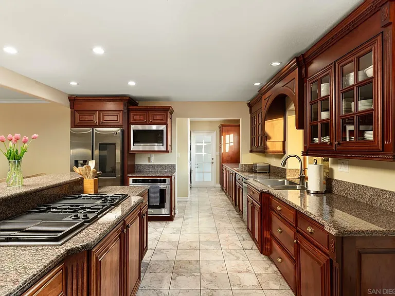 4260 Eastridge Dr — Photo 20