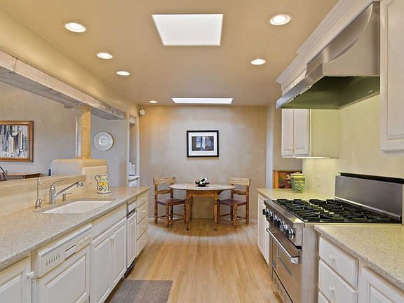 4th image of 863 Camino Del Este