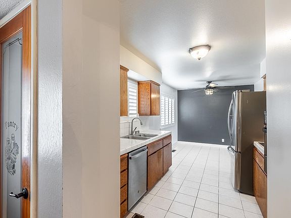5th image of 61 W Rall Ave