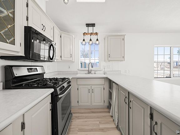 5th image of 13233 E 55th Dr