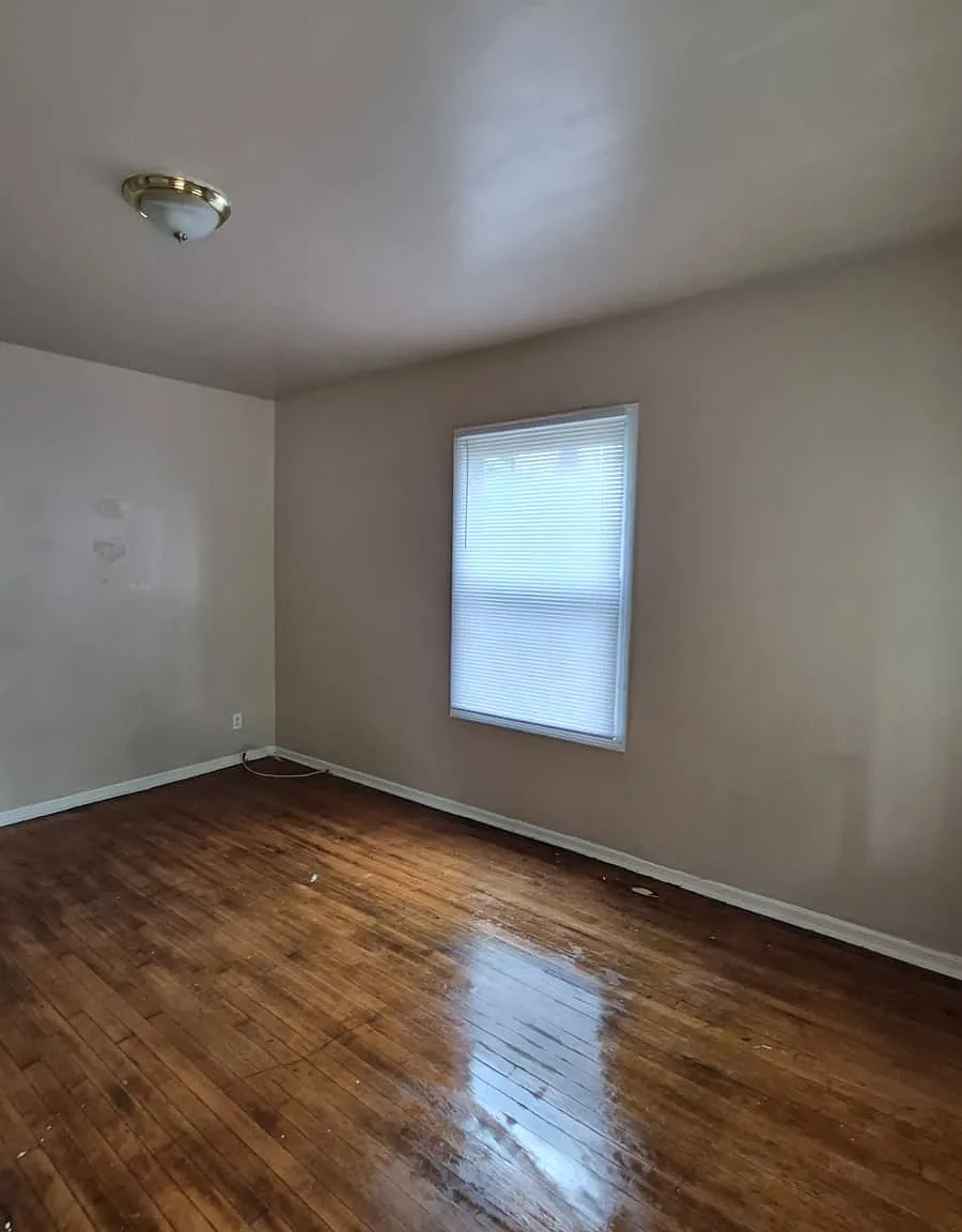 3834 North Port Washington Road - Lower — Photo 4