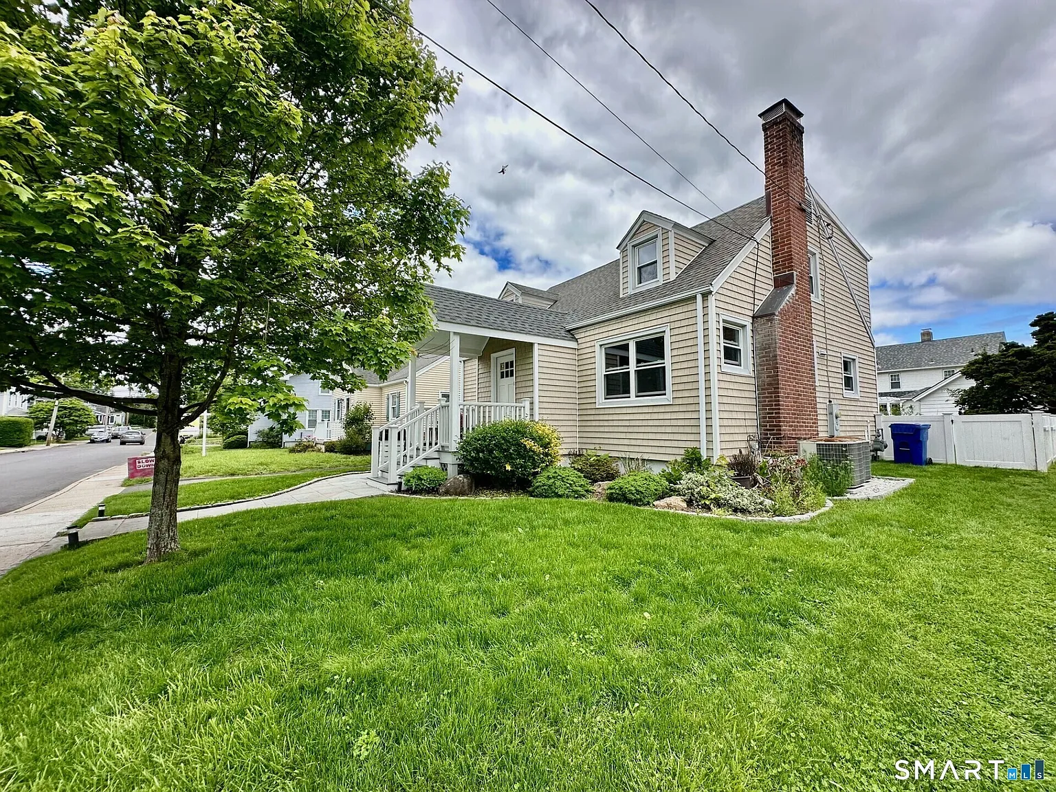 4 bed, 1.5 bath, 1432 sqft, $4,800 — Photo 2