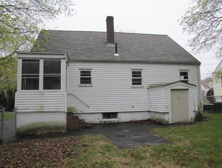 2nd image of 8 Oak Ave