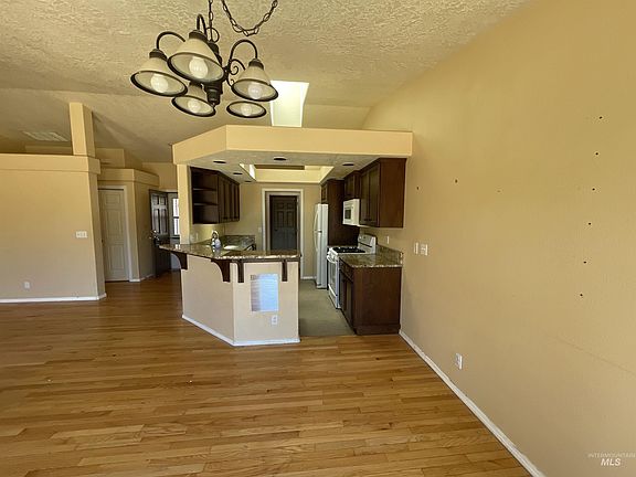 5th image of 1285 N Aster Pl