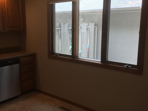 Kitchen area Stainless steel appliances.