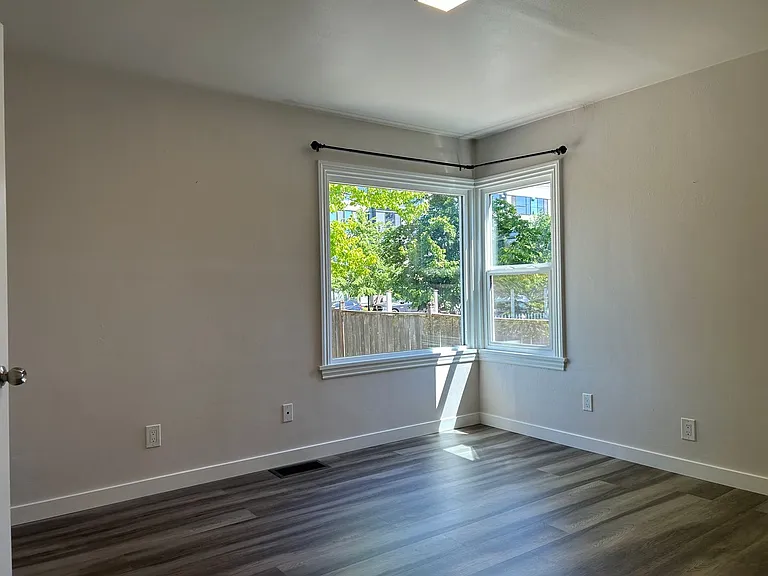 6023 35th Ave SW — Photo 7
