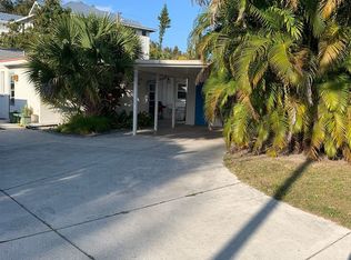 1131 Crescent St, Sarasota, FL 34242