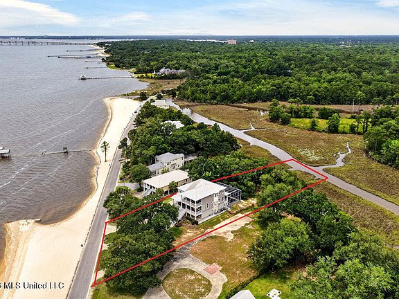 4th image of 419 E Beach Dr
