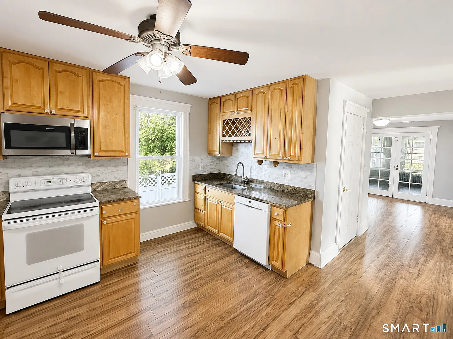 2 bed, 1.0 bath, 1200 sqft, $1,900 — Photo 2