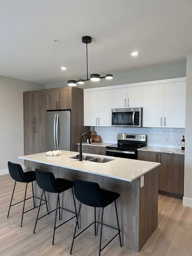 30 Waterloo St. — Photo 1