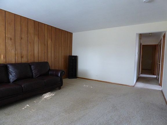 3rd image of 5615 S Oak Park Ave