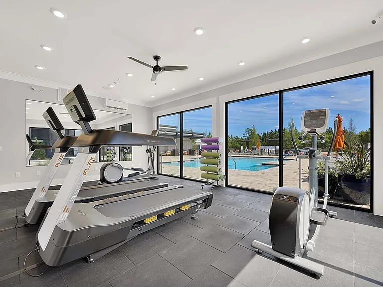 Pointe Grand Apartment Homes25