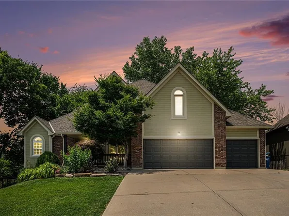 1112 White Birch St, Liberty, MO 64068