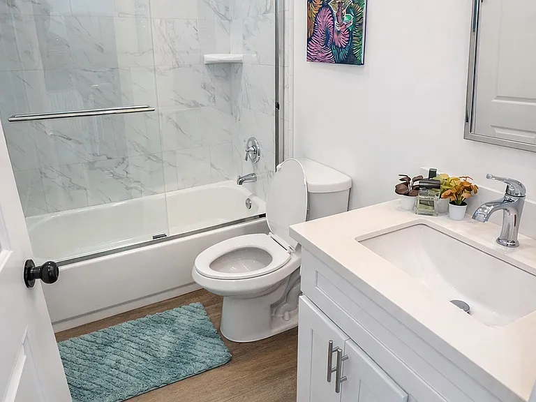 5702 Vanalden Ave — Photo 2