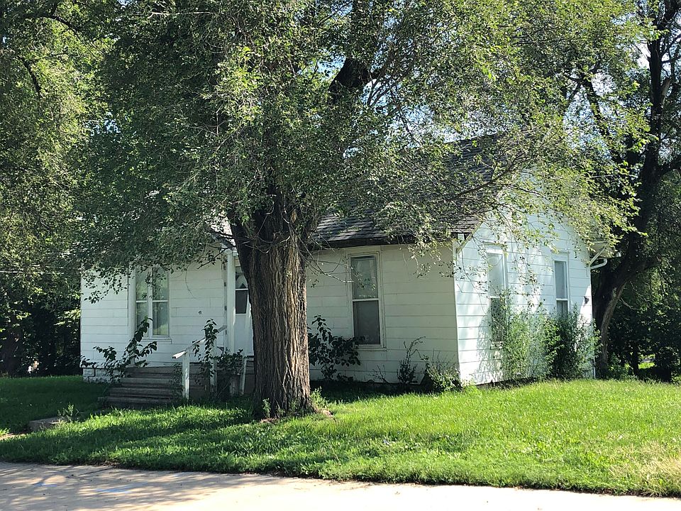 2nd image of 123 N Davis St