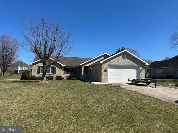 7141 Fairway Dr S, Fayetteville, PA 17222