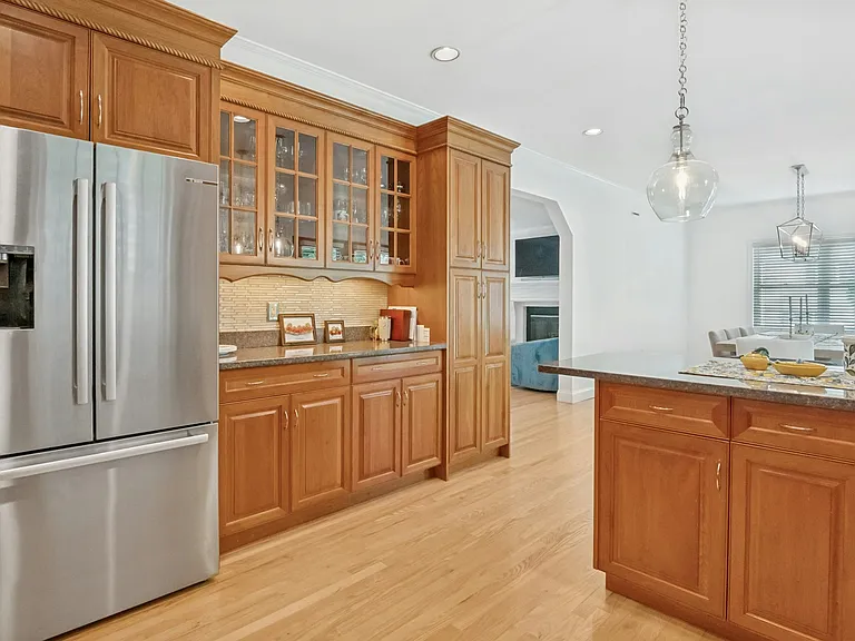 575 Washington Ave — Photo 18