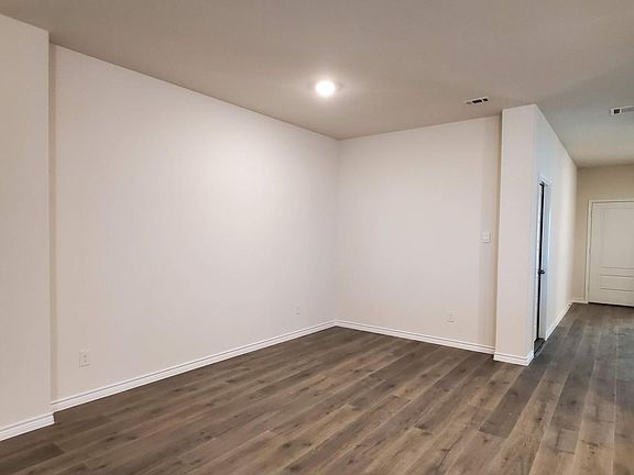 3rd image of 808 Marigold St