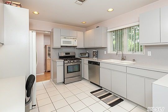 2nd image of 19 Neel Ct
