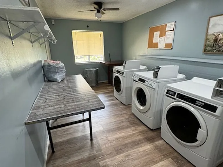 Robinson Manor Apartments — Photo 4