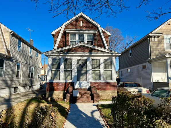 9113 Vanderveer St, Queens Village, NY 11428